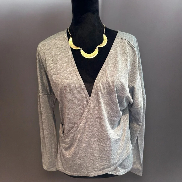 Tail‎ Gray Athletic Victoria Top Frosted Heather Wrap Long Sleeve Athletic Top L - Picture 4 of 9